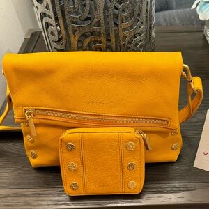 EUC Hammitt medium VIP in Tangerine